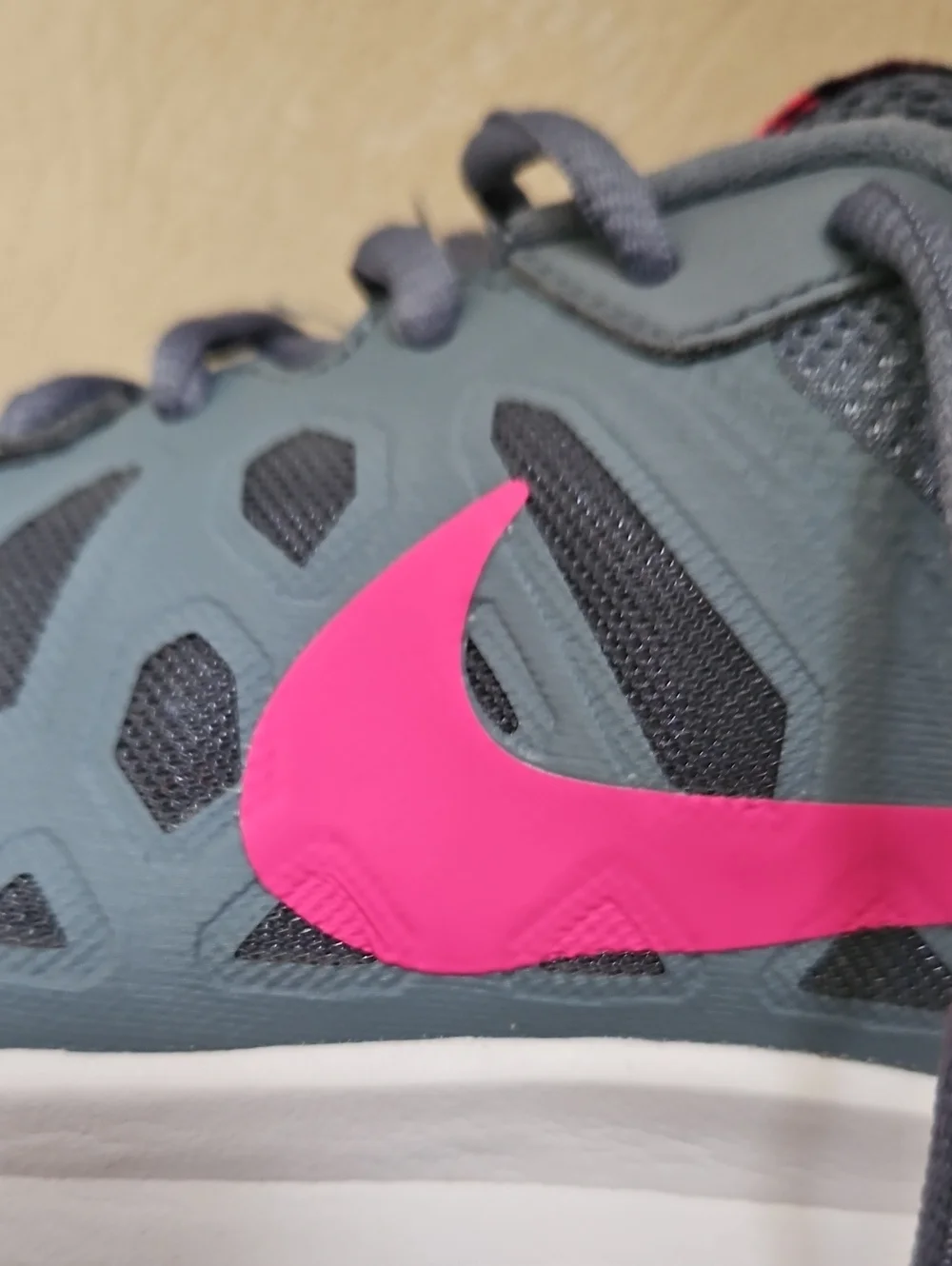 Nike Women's Gray and Pink Dart XI Athletic Running Shoes Sz 7.5